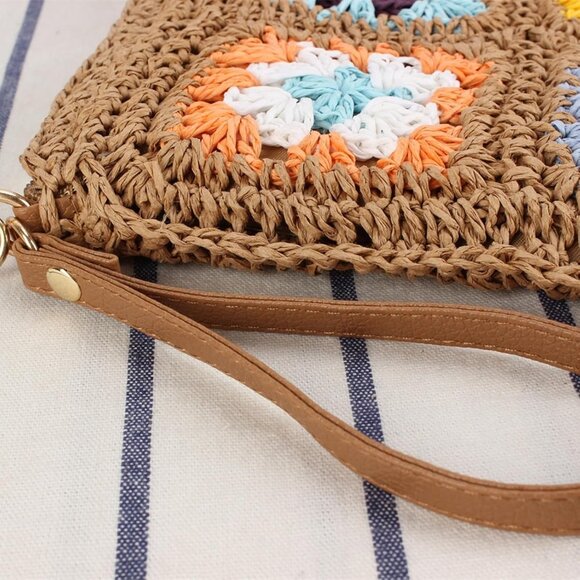 Sustainable Woven Crossbody Bag with Floral Design - Ideal for Beach Vacations - Picture 3 of 9